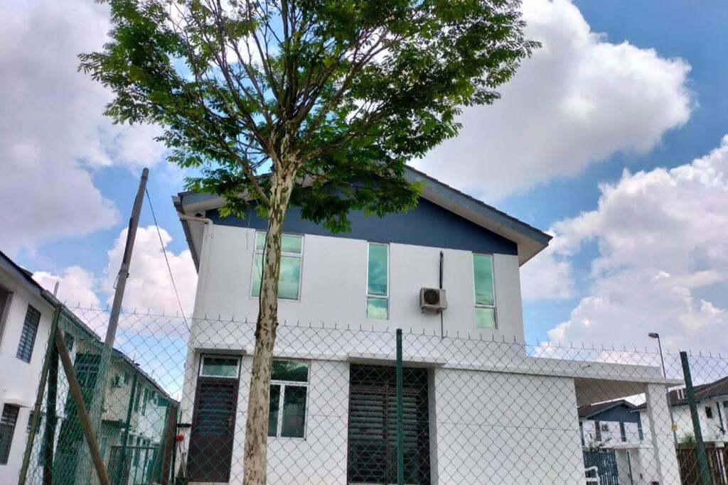 Iris 55 Corner Lot House Spacious Outdoor With Wi-Fi Johor Bahru Exterior foto