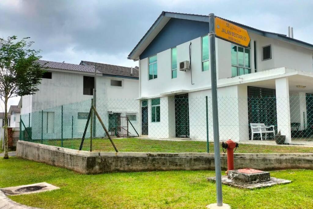 Iris 55 Corner Lot House Spacious Outdoor With Wi-Fi Johor Bahru Exterior foto